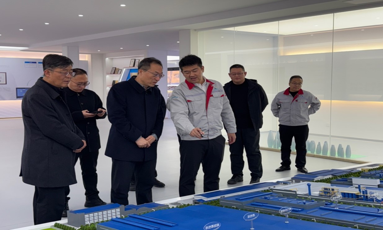 臨汾經(jīng)濟(jì)開(kāi)發(fā)區(qū)黨工委書(shū)記、管委會(huì)主任白建成一行深入華翔圣德曼新能源汽車(chē)零部件產(chǎn)業(yè)園調(diào)研